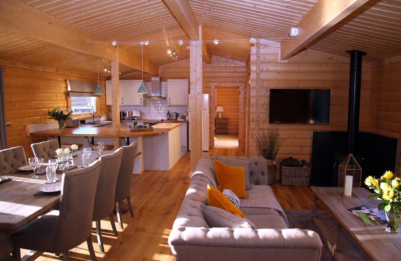 Cambridgeshire Lakes - Luxury Lodges In A Stunning Lake Location Gamlingay Exterior photo