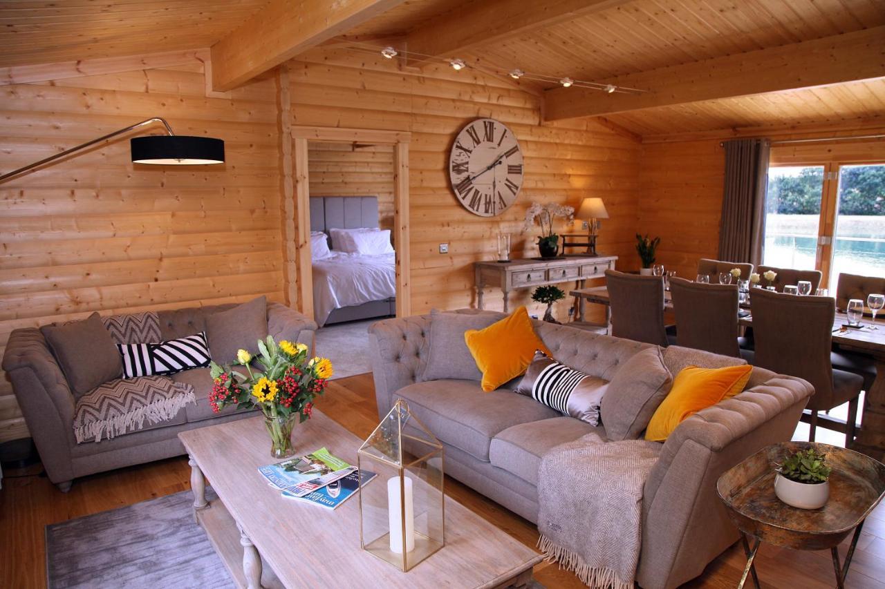 Cambridgeshire Lakes - Luxury Lodges In A Stunning Lake Location Gamlingay Exterior photo