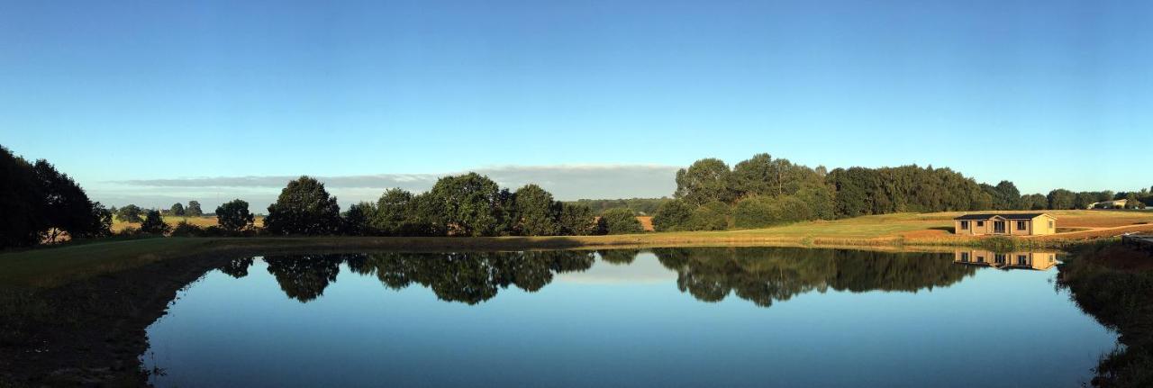 Cambridgeshire Lakes - Luxury Lodges In A Stunning Lake Location Gamlingay Exterior photo