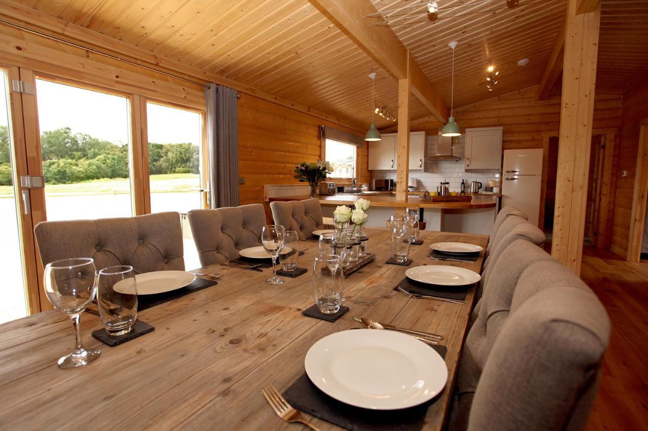 Cambridgeshire Lakes - Luxury Lodges In A Stunning Lake Location Gamlingay Exterior photo