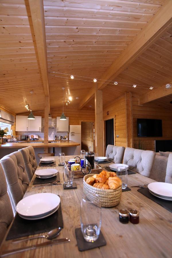 Cambridgeshire Lakes - Luxury Lodges In A Stunning Lake Location Gamlingay Exterior photo