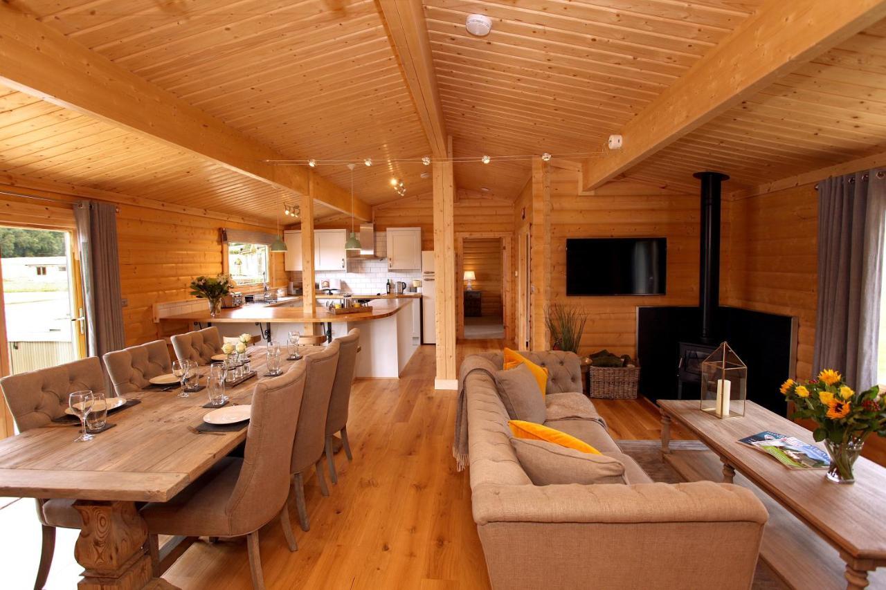 Cambridgeshire Lakes - Luxury Lodges In A Stunning Lake Location Gamlingay Exterior photo